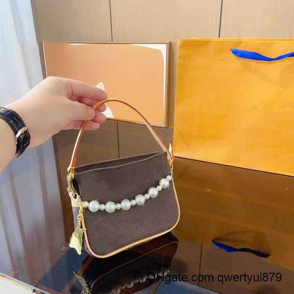 shoulder bags clutch bag designer pearl chain women fashion tote handbag flower printed small purse 3colors crossbody high quality
shoulder bags clutch bag designer pearl chain women fashion tote handbag flower printed small purse 3colors crossbody high quality