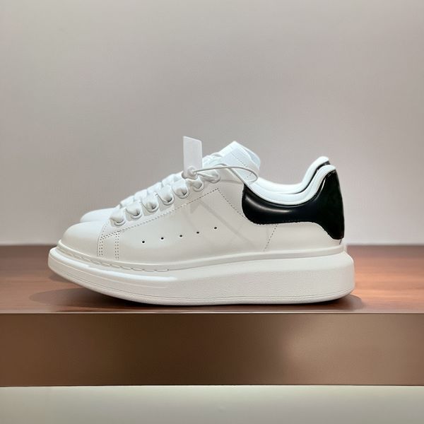 classic black and white thick sole shoes 2023 summer new luxury designer couple small white shoes mens shoes womens shoes outdoor casual sho
classic black and white thick sole shoes 2023 summer new luxury designer couple small white shoes mens shoes womens shoes outdoor casual sho