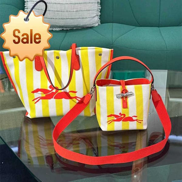 women's designer bags 2023 new french longxiang canvas tote bag water bucket large capacity dumpling single shoulder original factory d
women's designer bags 2023 new french longxiang canvas tote bag water bucket large capacity dumpling single shoulder original factory d