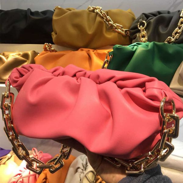 bottegas bags venetas 2023 spring and summer net red xiaojing song hye kyo same cowhide thick chain cloud portable one shoulder arm
bottegas bags venetas 2023 spring and summer net red xiaojing song hye kyo same cowhide thick chain cloud portable one shoulder arm