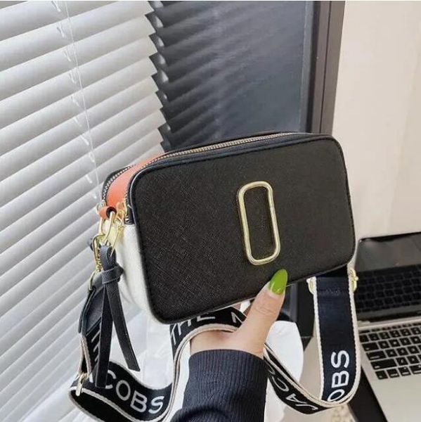 retail women bags new 2023 contrast color small square bag trend letter single shoulder messenger bag m00309, Black;red
retail women bags new 2023 contrast color small square bag trend letter single shoulder messenger bag m00309, Black;red