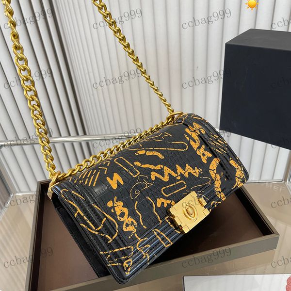 designer womens shoulder bag leather printed flap flap sewing hardware metal buckle handbag gold chunky chain crossbody bag underarm bags bo
designer womens shoulder bag leather printed flap flap sewing hardware metal buckle handbag gold chunky chain crossbody bag underarm bags bo