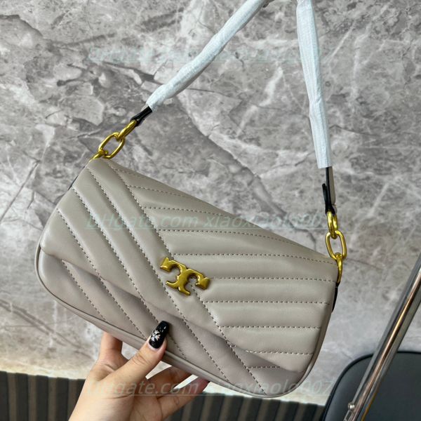 designer luxury bags lambskin totes quilted v-shaped clutch bags chain shoulder crossbody classic flap women purse small size plain fashion
designer luxury bags lambskin totes quilted v-shaped clutch bags chain shoulder crossbody classic flap women purse small size plain fashion