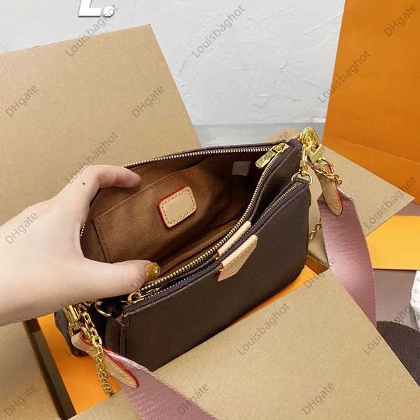 2023 designers bags classic women's handbag printed flowers border double-sided wide chain shoulder strap crossbody bag01
2023 designers bags classic women's handbag printed flowers border double-sided wide chain shoulder strap crossbody bag01