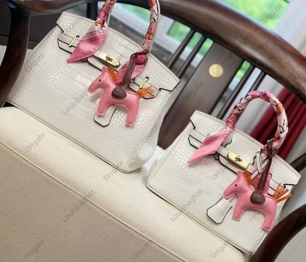 famous brand bag bag fashion temperament elegant crossbody bag full of aura of large capacity female bag handbag
famous brand bag bag fashion temperament elegant crossbody bag full of aura of large capacity female bag handbag