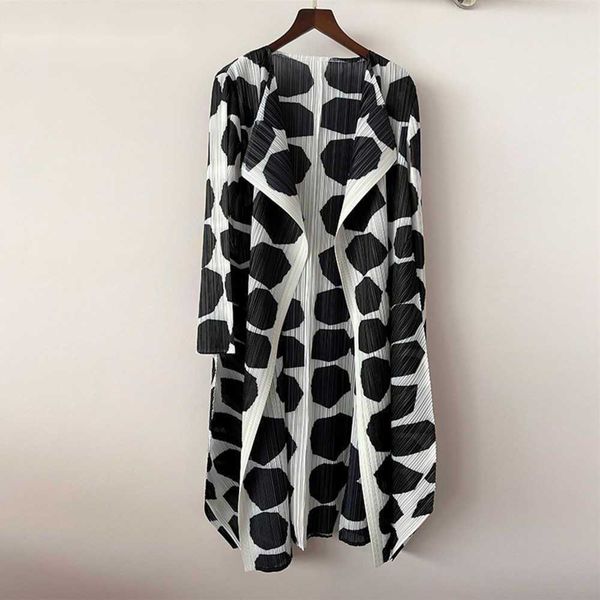 spring autumn casual pleated black leather white printed jacket women with long sleeved lapel collar and medium length women's692
spring autumn casual pleated black leather white printed jacket women with long sleeved lapel collar and medium length women's692