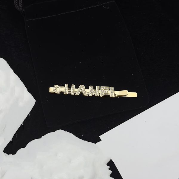 2023 luxury hairpin designer hair accessories channel headwear women brand simple design headband leisure hairclips fashion hair clips elega
2023 luxury hairpin designer hair accessories channel headwear women brand simple design headband leisure hairclips fashion hair clips elega