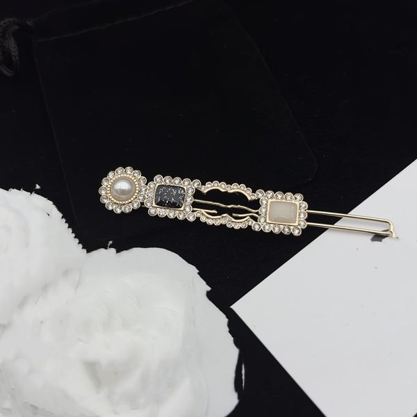 2023 luxury hairpin designer hair accessories channel headwear women brand simple design headband leisure hairclips fashion hair clips elega
2023 luxury hairpin designer hair accessories channel headwear women brand simple design headband leisure hairclips fashion hair clips elega
