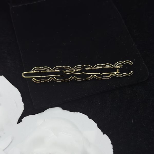 2023 luxury hairpin designer hair accessories channel headwear women brand simple design headband leisure hairclips fashion hair clips elega
2023 luxury hairpin designer hair accessories channel headwear women brand simple design headband leisure hairclips fashion hair clips elega