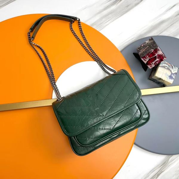 women's one shoulder luxury handbag high grade pleated wanderer bag made of old grade vintage feel size 22-16-7 models
women's one shoulder luxury handbag high grade pleated wanderer bag made of old grade vintage feel size 22-16-7 models