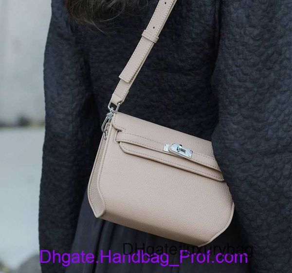 hrems designer wholesale kyllie tote bags online store genuine leather bag 2023 new fashion premium postman commuter small headcoat cowhide
hrems designer wholesale kyllie tote bags online store genuine leather bag 2023 new fashion premium postman commuter small headcoat cowhide