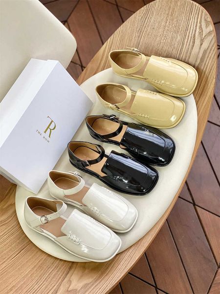 the row the * row french niche baotou sandals women's summer fashion british style small leather shoes hollow flat sole single, Black
the row the * row french niche baotou sandals women's summer fashion british style small leather shoes hollow flat sole single, Black