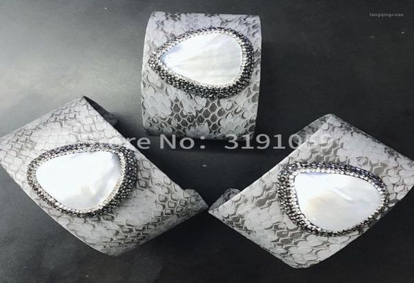 bangle skin bracelet inlaid with natural heart-shaped shell of the street fashion bangle12694461, Black
bangle skin bracelet inlaid with natural heart-shaped shell of the street fashion bangle12694461, Black
