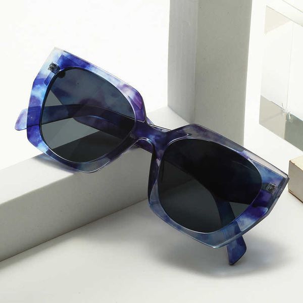 2022 new small frame korean cat's eye female ins popular street p irregular sunglasses, White;black
2022 new small frame korean cat's eye female ins popular street p irregular sunglasses, White;black