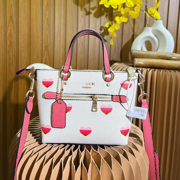leather white heart-shaped tote bag designer mini smiley face zipper crossbody bag luxury big brand bags
leather white heart-shaped tote bag designer mini smiley face zipper crossbody bag luxury big brand bags