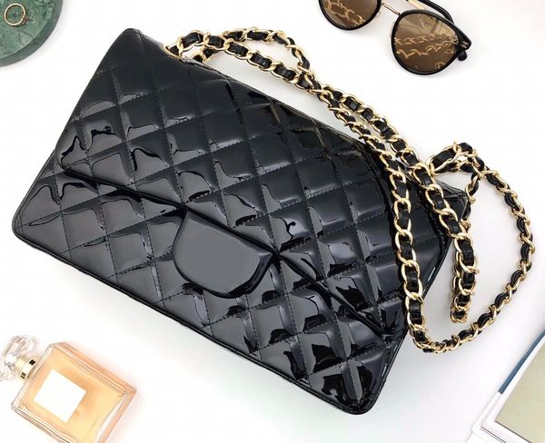 1113 women's crossbody bag essential classic new patent leather very textured sheepskin interior imported patent leather to create a ne
1113 women's crossbody bag essential classic new patent leather very textured sheepskin interior imported patent leather to create a ne