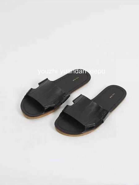 the row ruthless goods_ the_ row shoes 2023 summer open toe black gold eel skin beach flat bottom slippers for female outwear
the row ruthless goods_ the_ row shoes 2023 summer open toe black gold eel skin beach flat bottom slippers for female outwear
