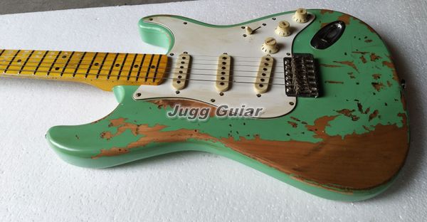 masterbuilt heavy relic nitrocellulose lacquer green strat electric guitar alder body, 3 saddle bridge, vintage tuners
masterbuilt heavy relic nitrocellulose lacquer green strat electric guitar alder body, 3 saddle bridge, vintage tuners
