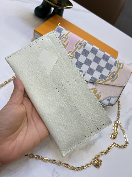 three in one chain bag, five in one small mahjong bag, metal bag, chain, crossbody shoulder strap
three in one chain bag, five in one small mahjong bag, metal bag, chain, crossbody shoulder strap