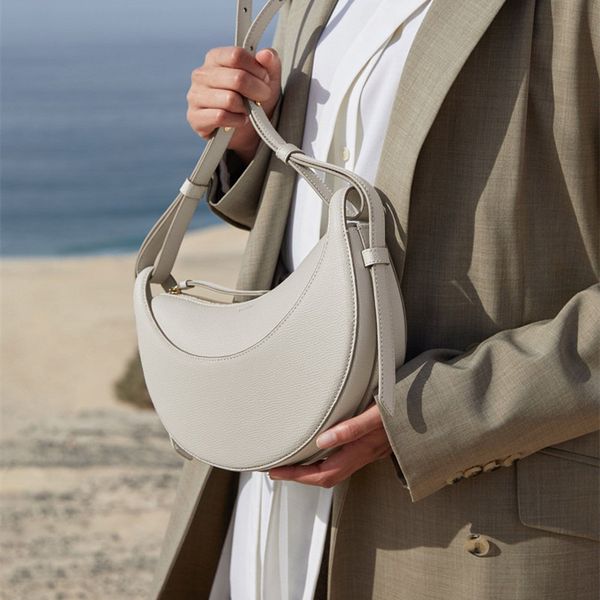luxury designer bags the tote bag women underarm leather material adjustable shoulder strap fashion niche one shoulder saddle handbag
luxury designer bags the tote bag women underarm leather material adjustable shoulder strap fashion niche one shoulder saddle handbag