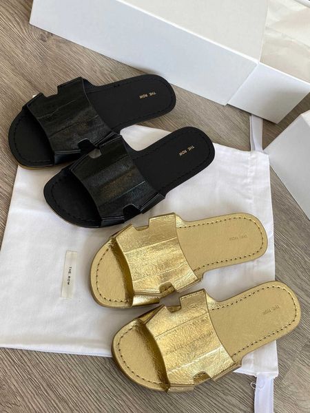 the row the * row shoes 2023 summer open toe black gold eel skin beach flat bottom slippers for female outwear
the row the * row shoes 2023 summer open toe black gold eel skin beach flat bottom slippers for female outwear