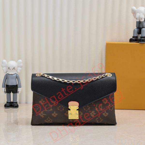 2023 women's bag with soft calf leather and unique design of canvas for evening wear style. gold chain can be folded into a short shoul
2023 women's bag with soft calf leather and unique design of canvas for evening wear style. gold chain can be folded into a short shoul