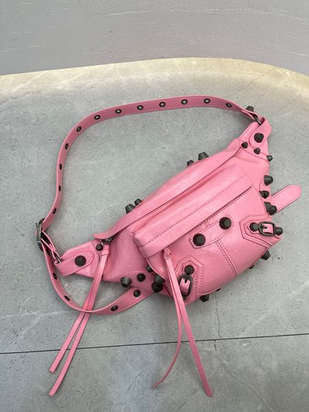 fashion women waist bags super deluxe retro rivet chest bags genuine leather crossbody bags tying adjustable belt bags tier quality handbag, Red;black
fashion women waist bags super deluxe retro rivet chest bags genuine leather crossbody bags tying adjustable belt bags tier quality handbag, Red;black