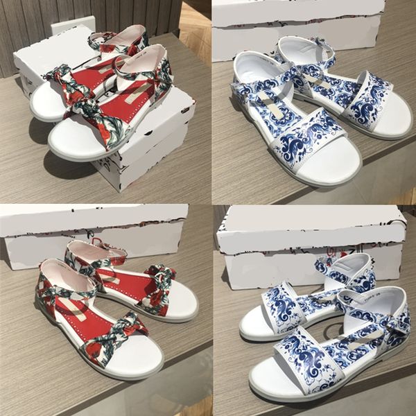 summer soft-soled girl sandals luxury brand princess style kids boys girls designer fashion letter printed with badge sandal summer eur26-37, Black;red
summer soft-soled girl sandals luxury brand princess style kids boys girls designer fashion letter printed with badge sandal summer eur26-37, Black;red