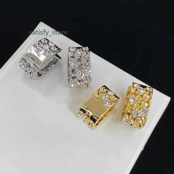 2023 brand statement huggie earrings. 18k gold-plated silver-plated rhinestone luxury earrings designer for women. trendy high-end aretes de, Golden;silver
2023 brand statement huggie earrings. 18k gold-plated silver-plated rhinestone luxury earrings designer for women. trendy high-end aretes de, Golden;silver