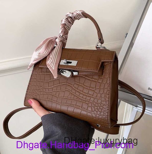 wholesale 8a quality hrems kyllie shoulder handbags of sale korean version stone pattern foreign style portable bag 2023 new winter fashion 
wholesale 8a quality hrems kyllie shoulder handbags of sale korean version stone pattern foreign style portable bag 2023 new winter fashion