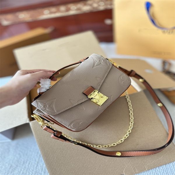 luxury famous brand women designer shoulder bag gold chain bag cross body womens handbag fashion crossbody bag purse flowers shoulder bags d
luxury famous brand women designer shoulder bag gold chain bag cross body womens handbag fashion crossbody bag purse flowers shoulder bags d