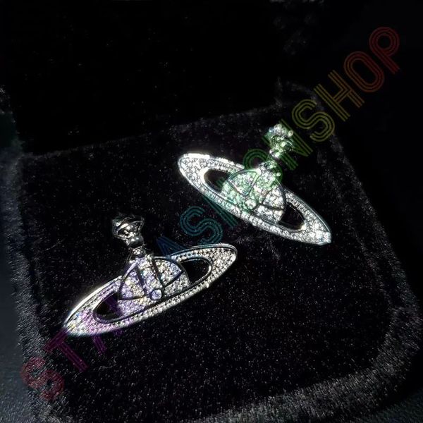 2023 saturn charm luxury classic stud pendant brand designer geometric celebrity round rhinestone earrings wedding party jewelry 2color00, Golden
2023 saturn charm luxury classic stud pendant brand designer geometric celebrity round rhinestone earrings wedding party jewelry 2color00, Golden