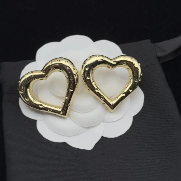 classic gold peach heart ear studs letter dot original women's ear studs party gift, Golden;silver
classic gold peach heart ear studs letter dot original women's ear studs party gift, Golden;silver