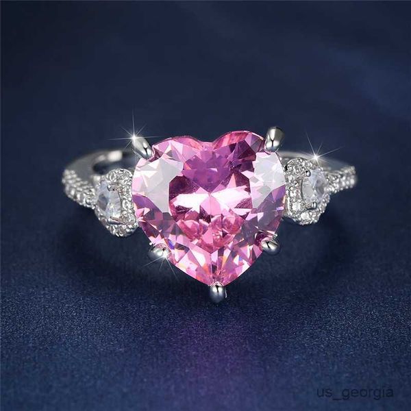 band rings luxury female pink stone ring classic silver color heart engagement ring dainty zircon wedding rings for women r230625
band rings luxury female pink stone ring classic silver color heart engagement ring dainty zircon wedding rings for women r230625