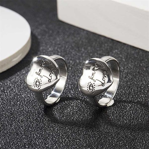 2023 chaozhou ancient family carved flower and bird heart fearless s925 sterling silver love couple ring
2023 chaozhou ancient family carved flower and bird heart fearless s925 sterling silver love couple ring