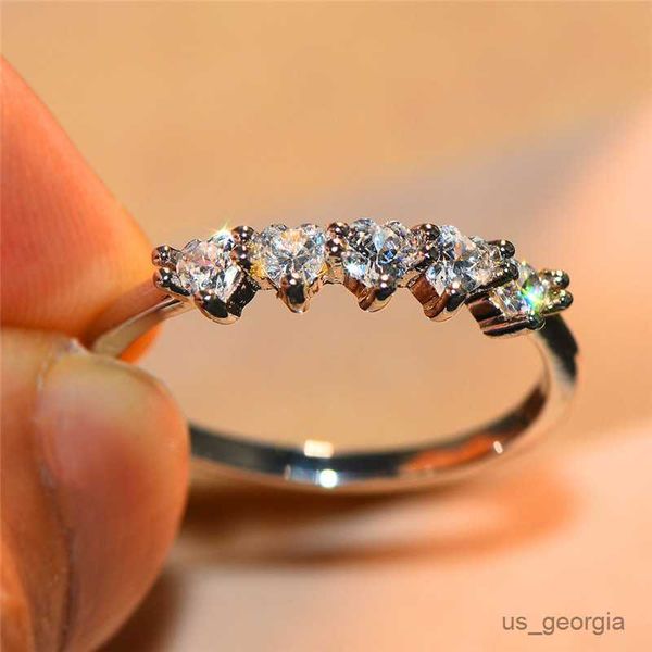 band rings luxury female crystal small heart ring silver color zircon stone rings for women fashion bridal love engagement ring r230625
band rings luxury female crystal small heart ring silver color zircon stone rings for women fashion bridal love engagement ring r230625