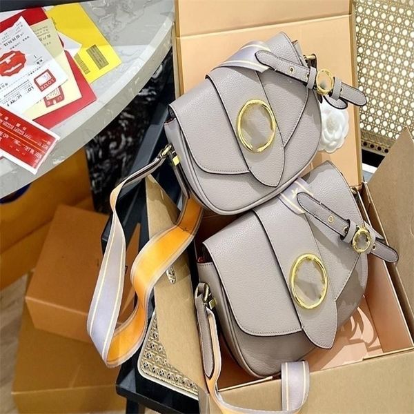 luxury designer shoulder bages handbag pu leather crossbody bag wallet purses v double letters handbags solid color tote luxury women bags
luxury designer shoulder bages handbag pu leather crossbody bag wallet purses v double letters handbags solid color tote luxury women bags