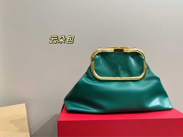 valentiino simple clip lady 2023 bags 2023 purse spring/summer designer letter metal atmosphere cloud bag v dumplings one shoulder crossbody
valentiino simple clip lady 2023 bags 2023 purse spring/summer designer letter metal atmosphere cloud bag v dumplings one shoulder crossbody