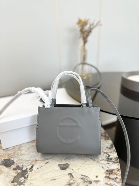 fashion bucket bag luxury handbag zipper leather one shoulder bag fashion tote bag chain brand designer bag casual luxury bushwick birkin ba
fashion bucket bag luxury handbag zipper leather one shoulder bag fashion tote bag chain brand designer bag casual luxury bushwick birkin ba