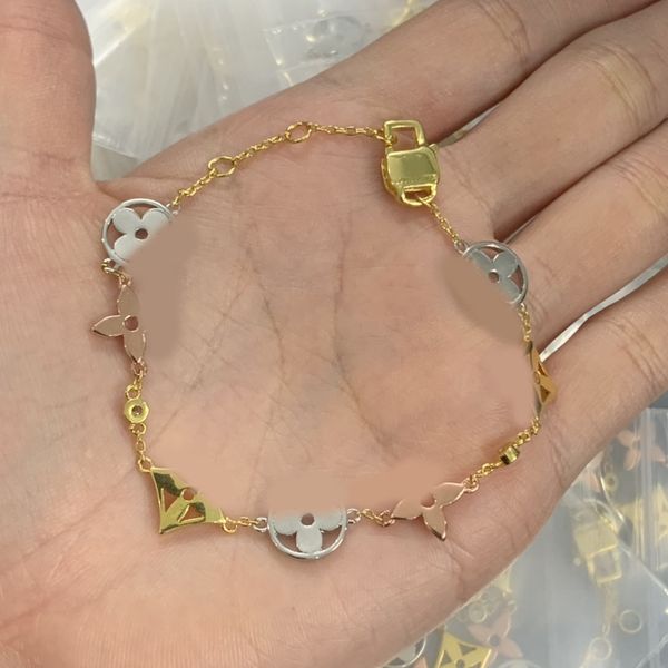 Luxury Gold Rose Silver Charm Bracelet Chain Bangle Fashion Women's Letter Pendant Clover Flower Bracelet Wedding Party Jewelry Gift
Luxury Gold Rose Silver Charm Bracelet Chain Bangle Fashion Women's Letter Pendant Clover Flower Bracelet Wedding Party Jewelry Gift