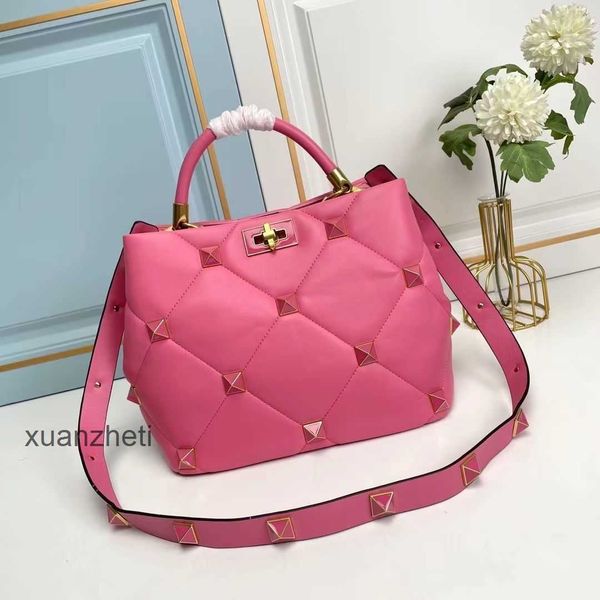 bags luxurys women valenti handbag beauty tone designer rivet diamond embroidery thread handheld shoulder crossbody women's chain 01jh
bags luxurys women valenti handbag beauty tone designer rivet diamond embroidery thread handheld shoulder crossbody women's chain 01jh