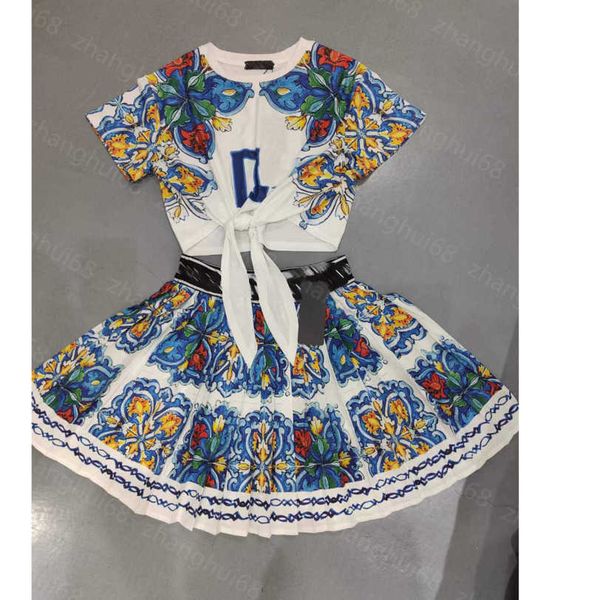 23ss womens designer clothing skirt set cotton flower logo print strap short sleeve t-shirt letter ribbon patchwork pleated half skirt sets, White
23ss womens designer clothing skirt set cotton flower logo print strap short sleeve t-shirt letter ribbon patchwork pleated half skirt sets, White