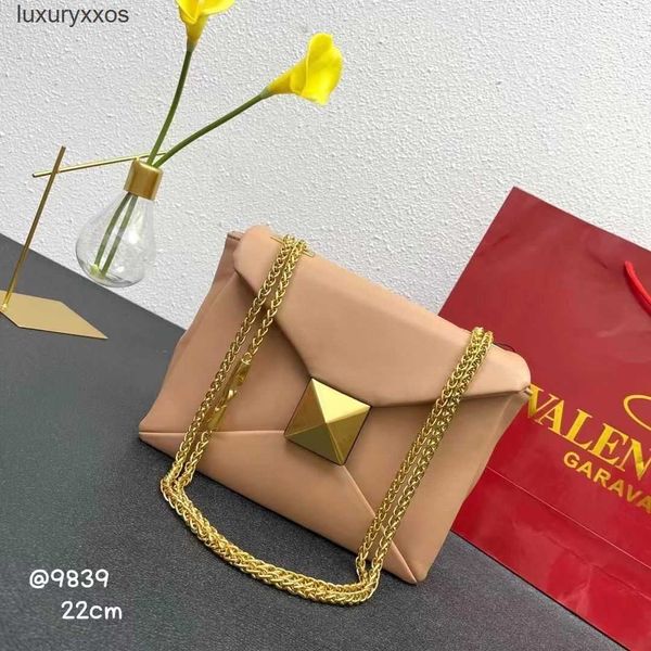 bag multi chain valention shoulder bags underarm designer flip large square rivet crossbody tofu versatile women's 098c
bag multi chain valention shoulder bags underarm designer flip large square rivet crossbody tofu versatile women's 098c