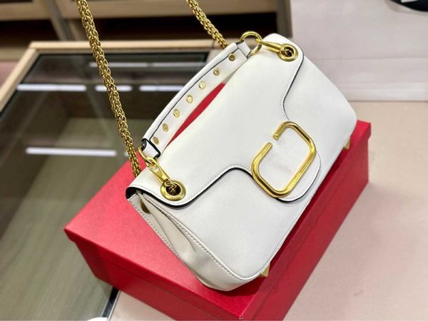valentiino designer spring/summer v-chain metal bags handheld bag fashion 2023 lady flap 2023 postman purse envelope riveted one shoulder cr
valentiino designer spring/summer v-chain metal bags handheld bag fashion 2023 lady flap 2023 postman purse envelope riveted one shoulder cr