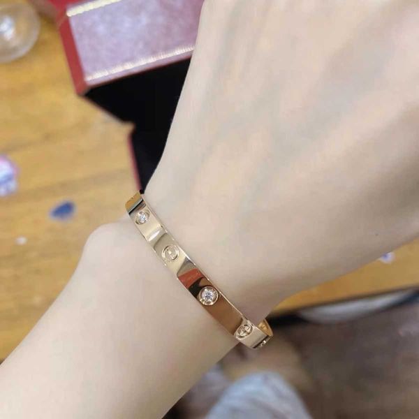 designer carti's new diamond 18k rose gold full bracelet for lovers with colorless 520 valentine's day luxury with logo, Black
designer carti's new diamond 18k rose gold full bracelet for lovers with colorless 520 valentine's day luxury with logo, Black