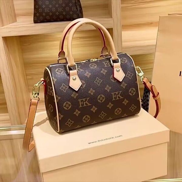 casual fashion travel bag print flower women handbags sale high capacity bags cartoon brown pillow shoulder bags totes
casual fashion travel bag print flower women handbags sale high capacity bags cartoon brown pillow shoulder bags totes