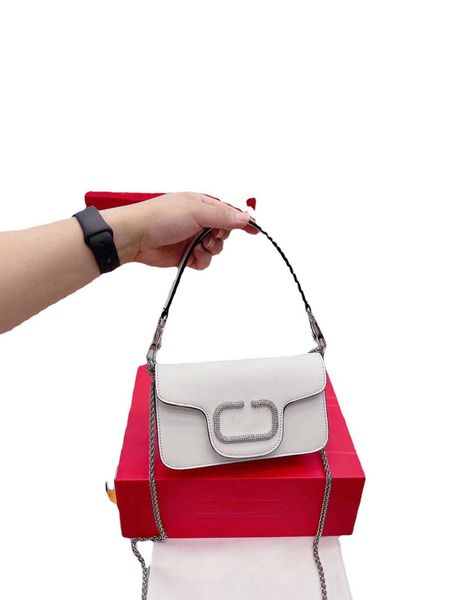 valentiino 22 designer bag diamond lady v-shaped purse 2023 bags small messenger design single shoulder buckle chain method stick armpit fla
valentiino 22 designer bag diamond lady v-shaped purse 2023 bags small messenger design single shoulder buckle chain method stick armpit fla