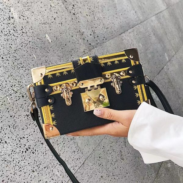 korean style box bag elegant one shoulder oblique straddle bag simple small square bag embroidered thread women's bag
korean style box bag elegant one shoulder oblique straddle bag simple small square bag embroidered thread women's bag