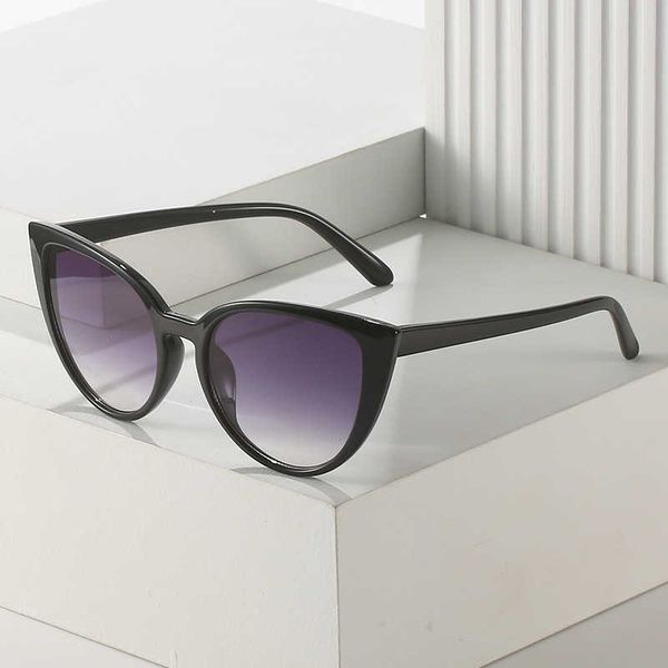 2022 winter new cat's eye fashion simple glasses street p versatile sunglasses woman, White;black
2022 winter new cat's eye fashion simple glasses street p versatile sunglasses woman, White;black