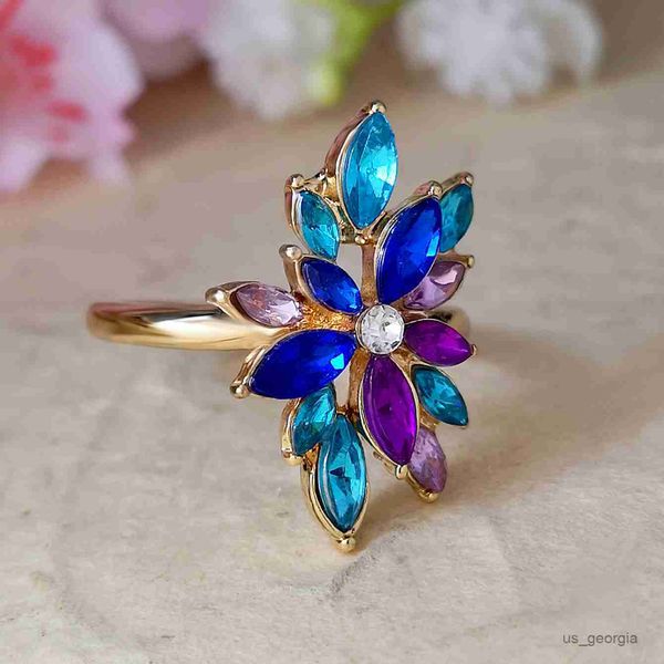 band rings vintage female crystal flower thin ring yellow gold color engagement ring charm rainbow zircon wedding rings for women r230625, Silver
band rings vintage female crystal flower thin ring yellow gold color engagement ring charm rainbow zircon wedding rings for women r230625, Silver